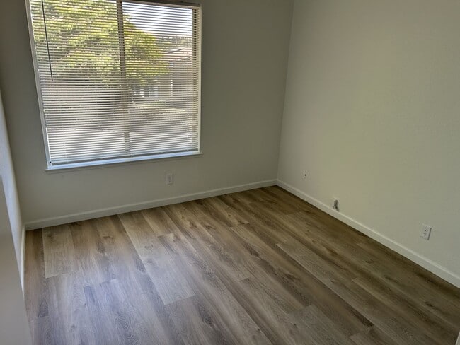 Building Photo - Remodeled 4 Bedroom, 2.5 Bath Home