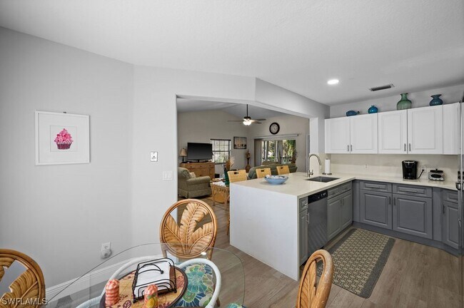 Building Photo - 9570 Crescent Garden Dr