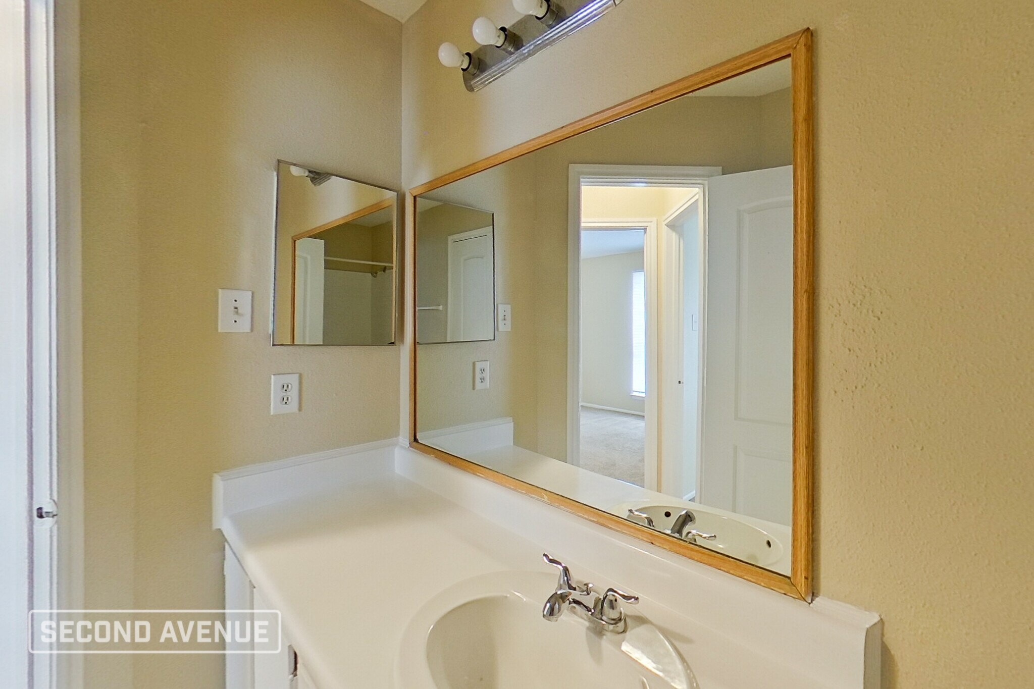 Building Photo - 10803 Thorncliff Dr