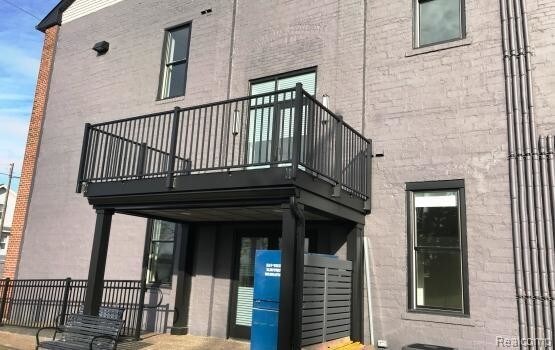 Building Photo - 785 Forest St
