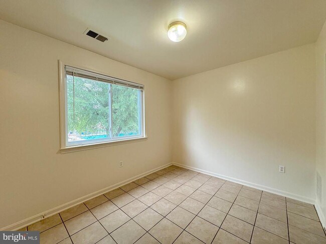 Building Photo - 4645 Logsdon Dr