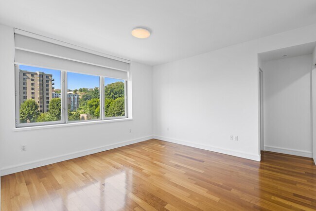 Building Photo - 8100 River Rd