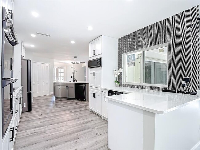 Building Photo - 620 N Barfield Dr