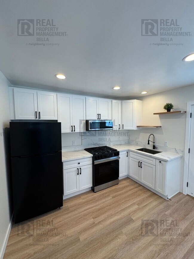 Building Photo - 1403 W Sumner Ave