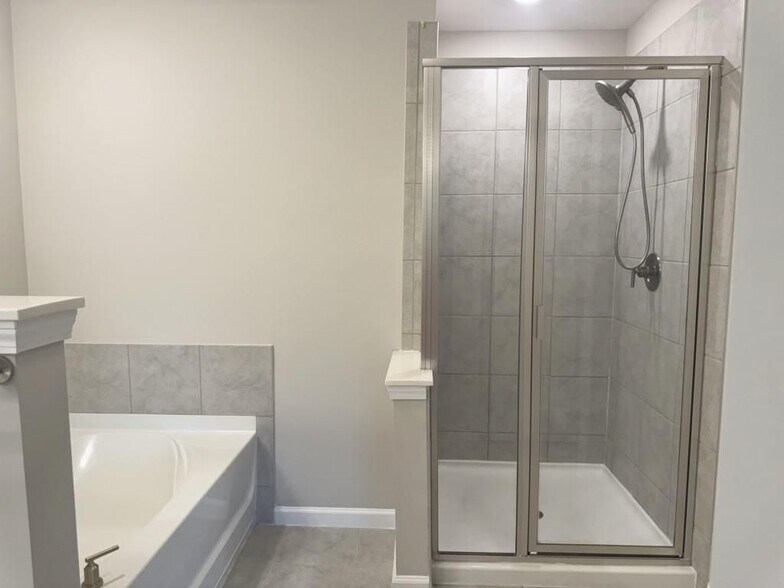 Building Photo - 381 Northaven Ave