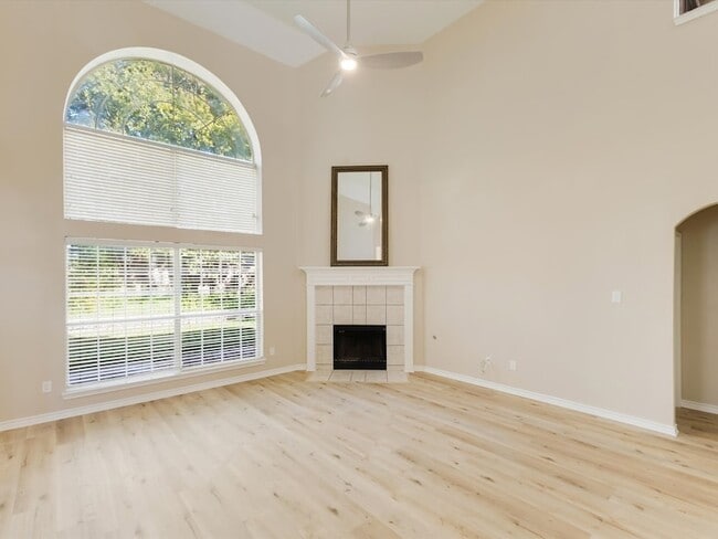 Building Photo - 1622 Stratford Dr