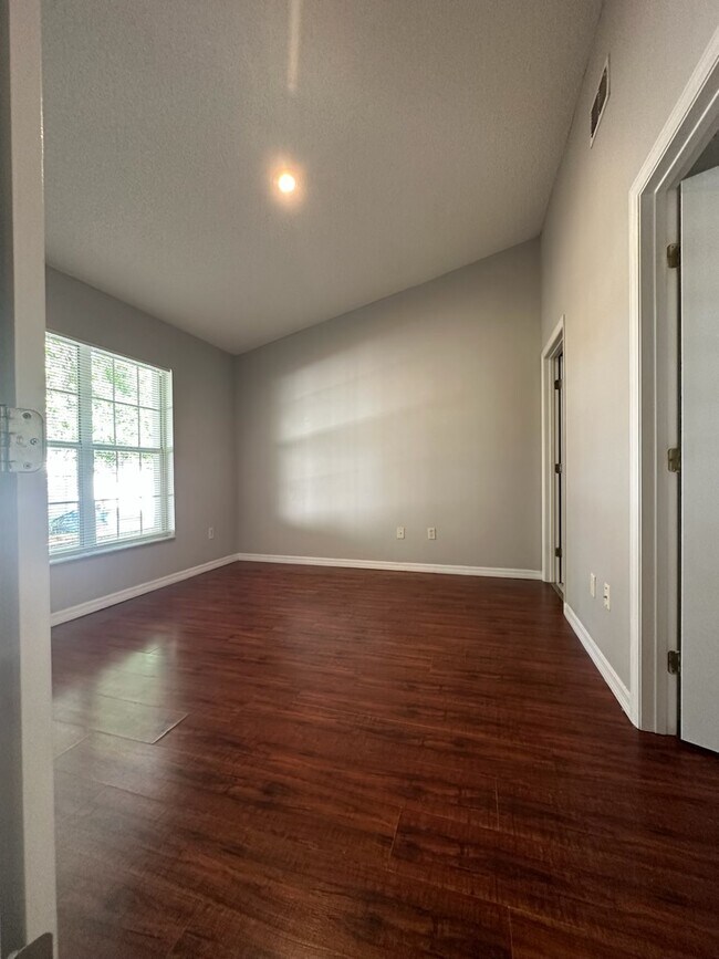 Building Photo - 2147 Cypress Bay Blvd