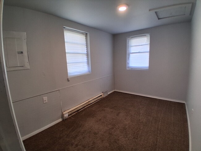 Building Photo - 212 Edwards-