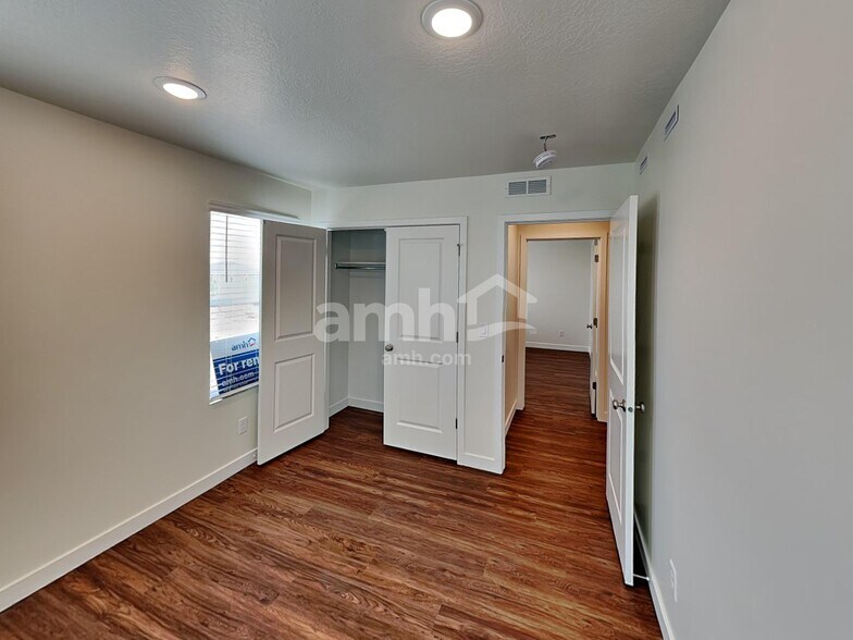 Building Photo - 8964 S John Annie Ln