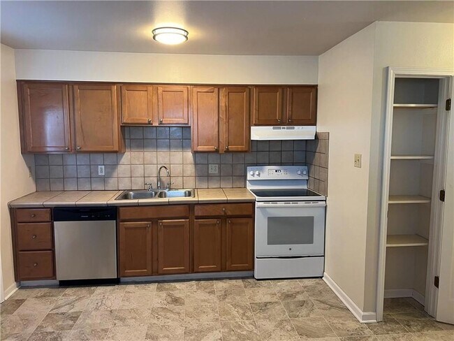 Building Photo - 316 Plantation Dr