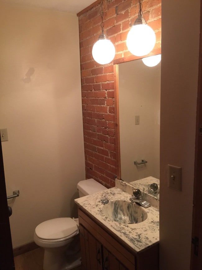 1/2 bath off kit - 650 S 9th St
