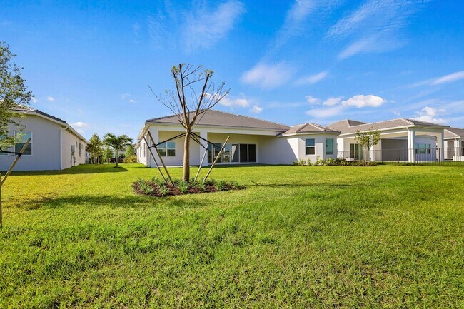 Building Photo - 14823 Wildwood Cir