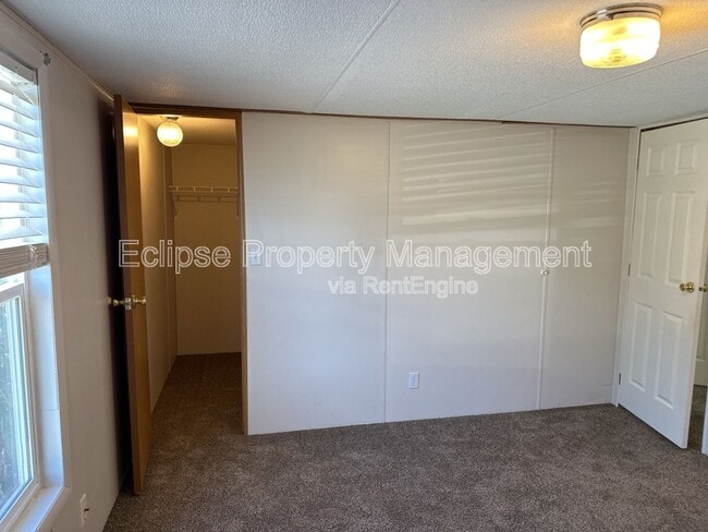 Building Photo - 178 Hollyberry Way