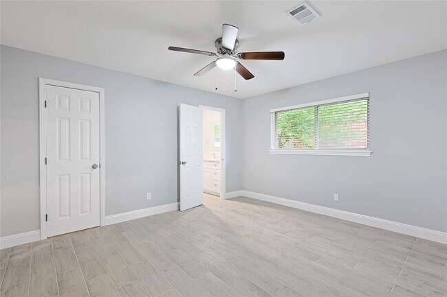 Building Photo - 7103 Lugary Dr