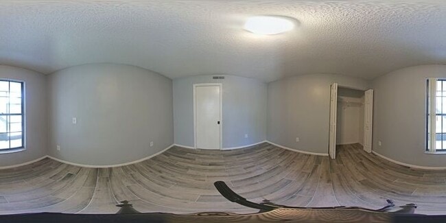 Building Photo - 3 Bedroom Condo, close to airport & shoppi...