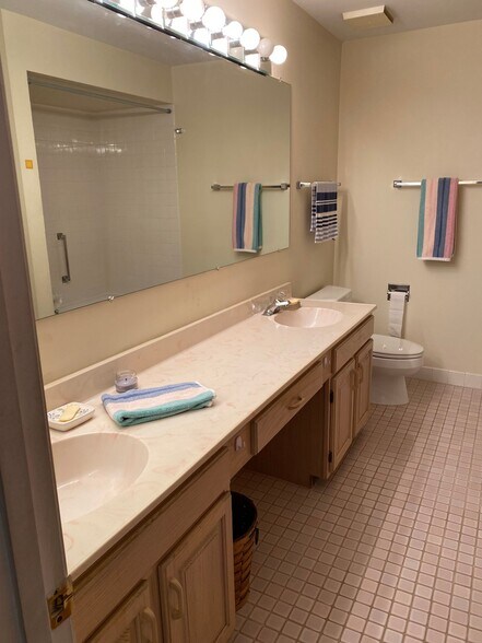 Building Photo - 129 Acacia Cir