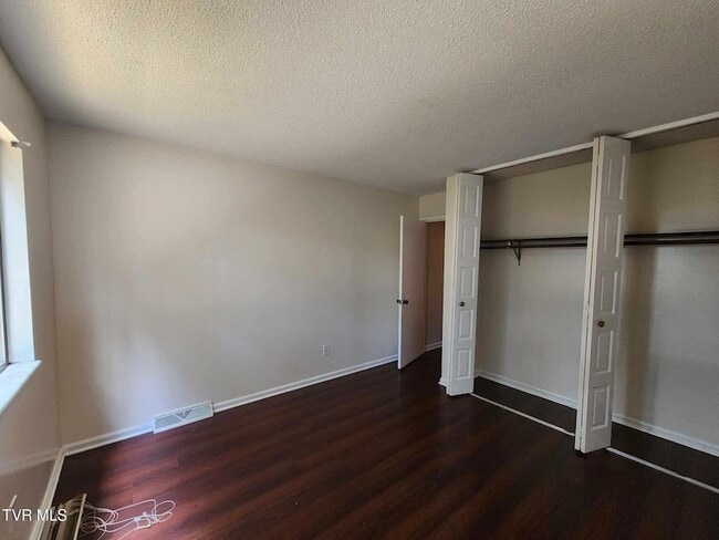 Building Photo - 1552 Colony Park Dr