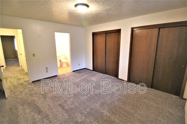 Building Photo - 7201 W Amity Rd