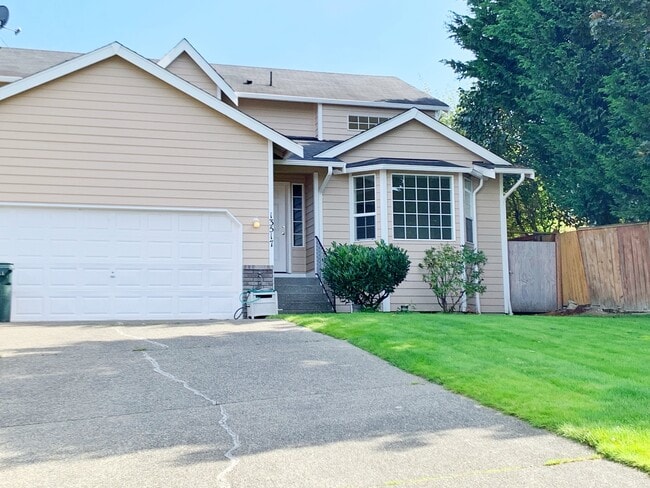 Primary Photo - Bright and airy 4 bed!