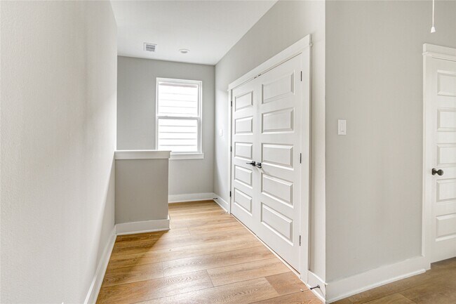 Building Photo - 4220 McKinley St