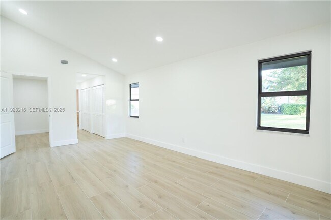 Building Photo - 16701 Bobcat Dr