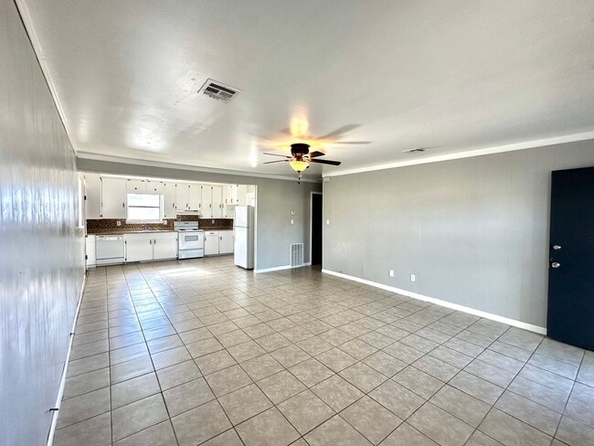 Building Photo - 3 bed 1 1/2 Bath House/ Braggs OK