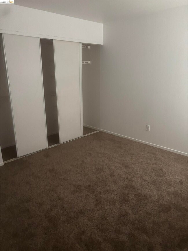 Building Photo - 2191 Lakeview Cir