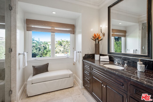 Building Photo - 980 Stradella Rd