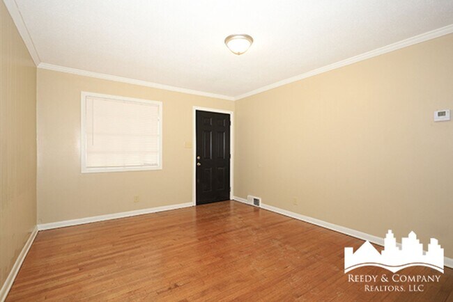 Building Photo - 4227 Kenosha Rd