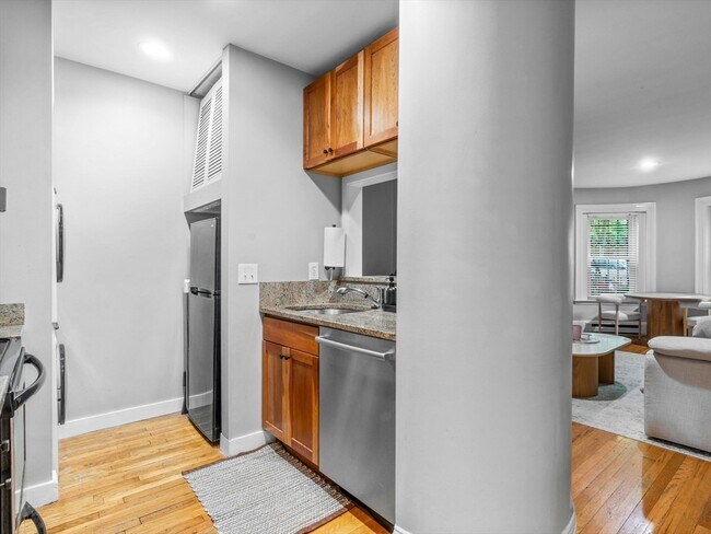 Building Photo - 19 Greenwich Pk