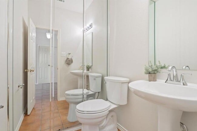 Building Photo - 97 Verde Ranch Loop