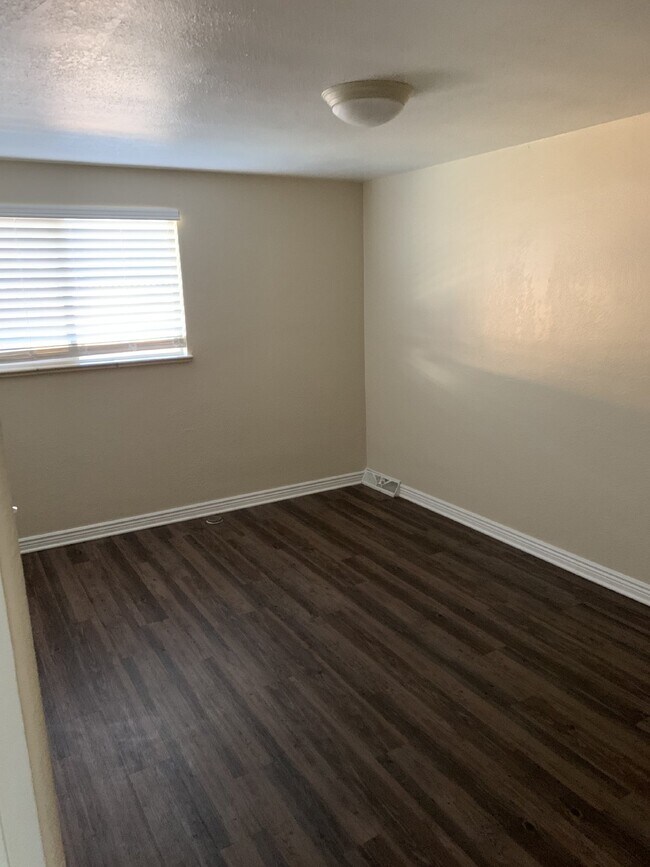 Building Photo - Available August 10 | 1 Bed • 1 Bath • 620 Sq Ft