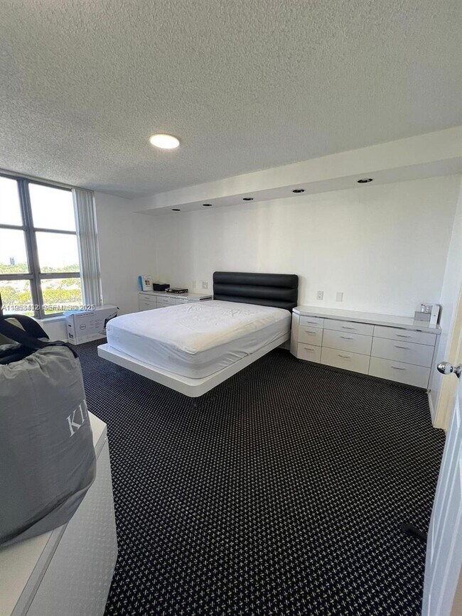 Building Photo - 3530 Mystic Pointe Dr