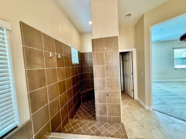 Building Photo - Beautiful home is available NOW