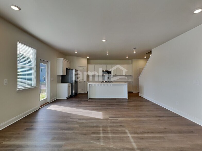 Building Photo - 3307 Emzy Dr