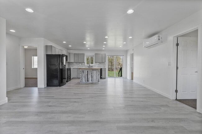 Building Photo - COUNTRY CHARMER 3 BED 2 BATH HOME IN CHESTER