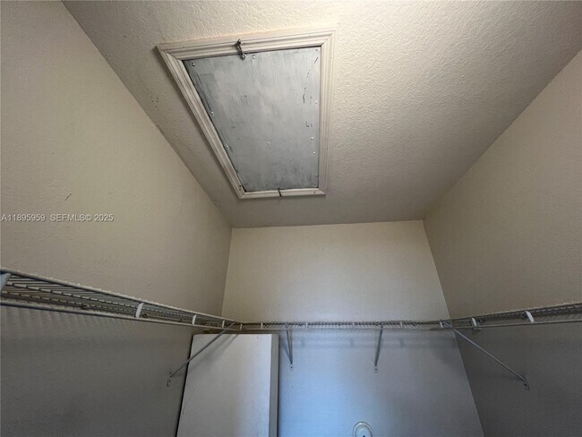 Building Photo - 2903 SE 17th Ave