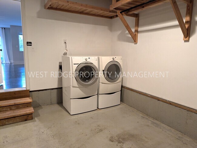 Building Photo - 6154 NW Sickle Terrace