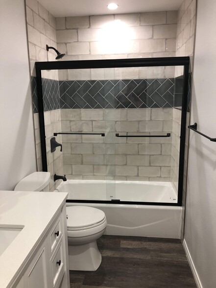 Building Photo - 4045 E 3rd St