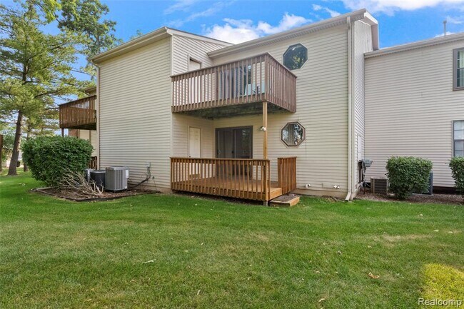 Building Photo - 4911 Oak Hill Dr