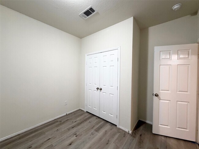 Building Photo - 6819 Dove Stone Dr