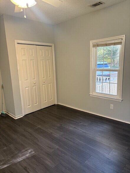 Building Photo - 1717 Cherokee Rd