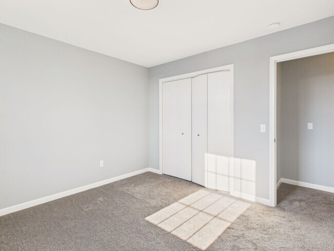 Building Photo - Beautiful Spacious Single Family in Blue Meadow Farms