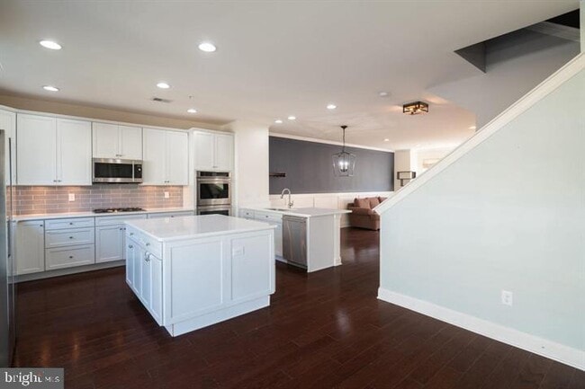 Building Photo - 27127 Hickory Ln