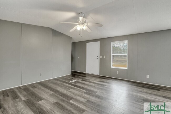 Building Photo - 3 Pine Rd