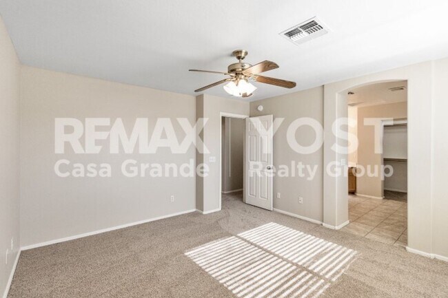 Building Photo - Room to Relax, Space to Entertain!