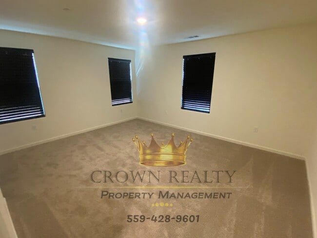 Building Photo - 2244 Samuel St