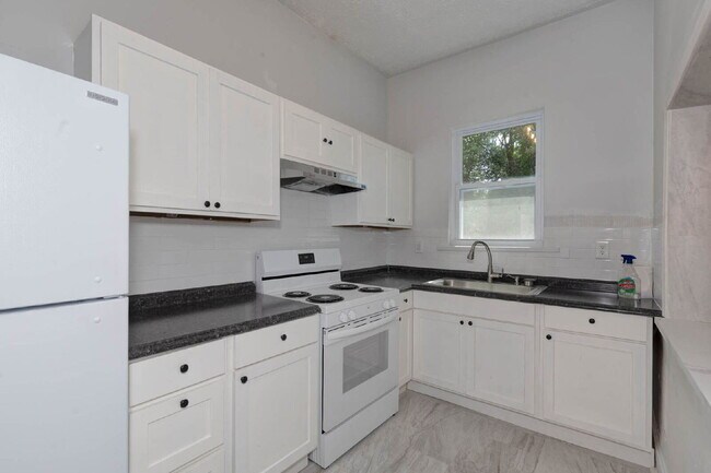 Building Photo - 2229 10th St