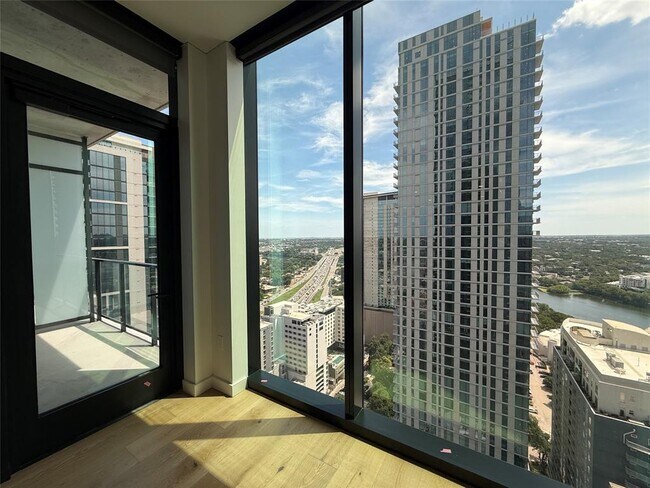 Building Photo - 610 Davis St