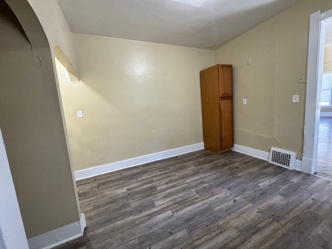 Building Photo - 3 Bedroom House